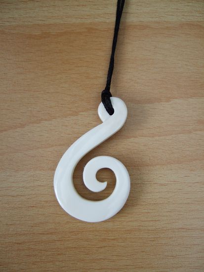 mein selbst entworfener und selbst geschnitzter Kettenanhänger!!!