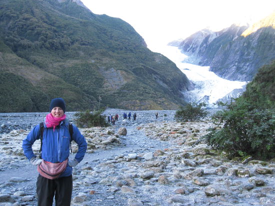 Ich vor dem Franz Josef Gletscher..."na, dann, lass mal mit der Wanderung beginnen!"