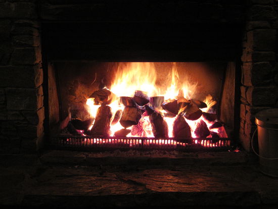 abendliches Relaxen bei schönem Feuer