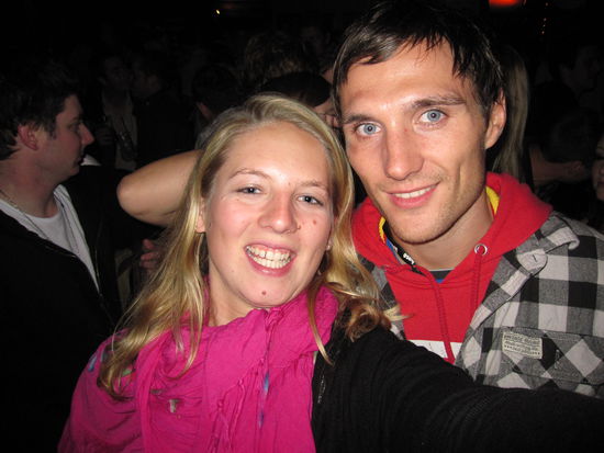 Party in Queenstown: Annette und Ryan, den ich im Hostel in Wellington kennengelernt habe und den ich zufällig hier in Queeni wiedertraf.