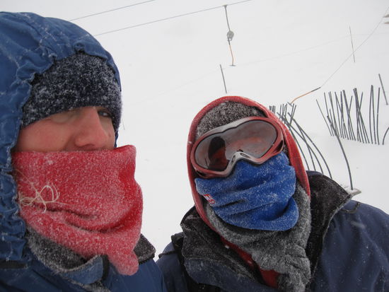 "Wah!", wir sehen ein bisschen aus wie Terroristen, oder?Aber keine Angst, wir waren ganz lieb 
