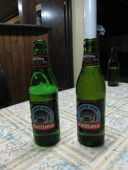 den Abend ließen wir bei leckerem Vailima Bier ausklingen...Vailima ist das Bier auf Samoa und - so wie mir später öfter erzählt wurde - stammt es ursprünglich aus deutscher Hand ...na, ob das wohl stimmt?