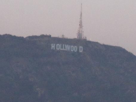 das berühmte Hollywoodzeichen...ich weiß, das Foto ist nicht gut, aber immerhin, ich war da