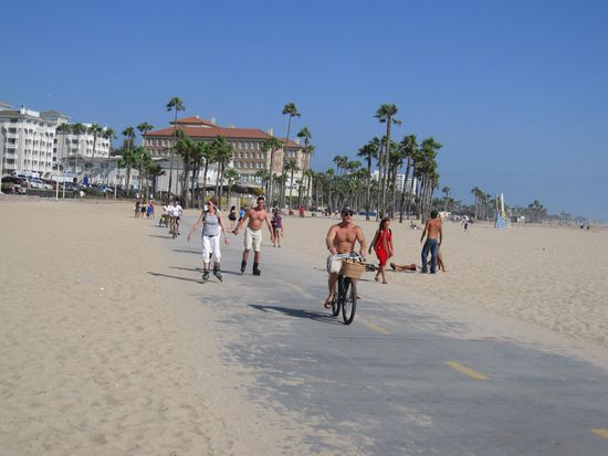muskulöse Menschen am Strand von St. Monica