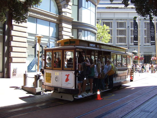mit der berühmten Tram durch San Francisco
