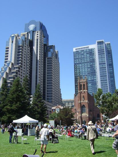 und auch reges Treiben auf den Grünflächen in San Fran