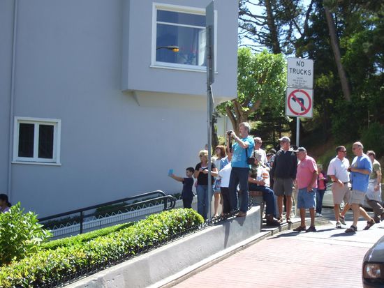 und noch ein paar Touris schauen sich gemeinsam mit mir die Lombard Street an