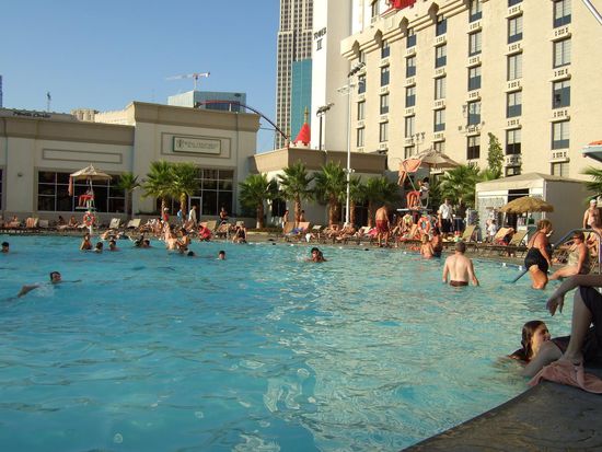 die Poolanlage vom Excalibur