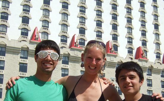 ich treffe mal wieder "Fans" von Annette...hier die zwei Jungs meines Poolnachbarns