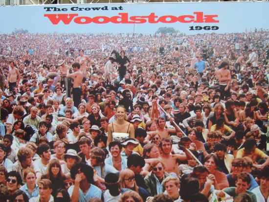 wer findet mich?
Dieses Woodstock Plakat war in Downtown Las Vegas aufgestellt.