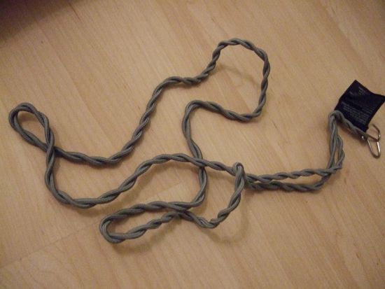 meine Reisewäscheleine; sie war viel im Einsatz; in Asien, Samoa, Cook Inseln, zum Aufhängen meiner Wäsche, weil mal wieder alles feucht war, für Strandutensilien, wie Bikini und Handtücher oder einfach einmal zum Aufhängen aller Kleidung, um einen Überblick zu schaffen.