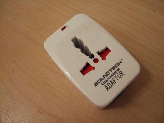 mein Universaladapter, den ich mir zusammen mit Richard in Singapur gekauft habe: einfach unersetzbar; es spart einem die Suche nach neuen Adaptern in neuen Ländern!