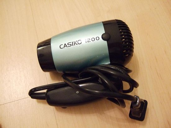 mein Fön, ich bin zunächt ohne Fön gereist und war davon überzeugt, dass man als Backpacker derlei Luxus nicht bräuchte, doch in Thailand habe ich mir diesen Fön gekauft und war von nun an einfach nur begeistert von dieser Entscheidung. Es gibt einfach nichts schlimmeres als bei kühlen Temperaturen mit nassen Haaren herumzulaufen 