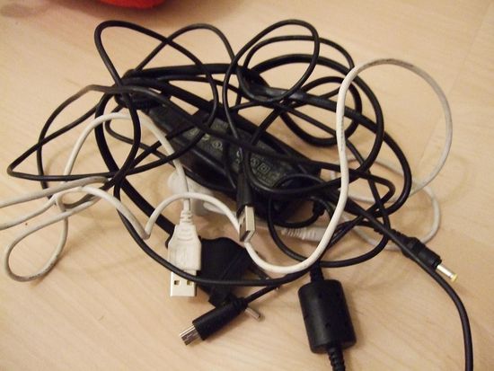 mein Kabelsalat: Aufladegeräte, Verbindungskabel, etc...