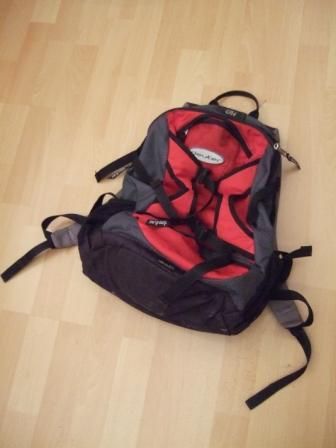 mein kleiner Rucksack; beim nächsten Mal würde ich mir wohl einen kleinen Rucksack mitnehmen, der ein wenig größer ist ; leider war dieser nämlich für Mehrtagesausflüge etwas zu klein und man musste seine sieben Sachen ganz schön hineinquetschen!