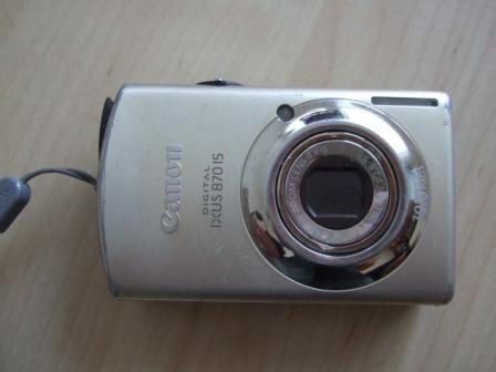 meine Canon IXUS 870, eine super Camera, die mich zuverlässig durch meine Reise begleitet hat, zum Schluss, in San Francisco, hat sie dann jedoch ihren Geist aufgegeben. Sie hat Hitze und Kälte mitgemacht, hatte Sand überall, Salzwasser...doch irgendwann war es einfach zu viel