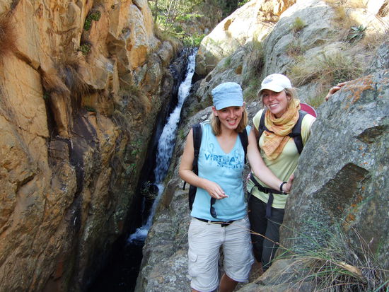 Carla und ich vor dem riesigen Wasserfall 