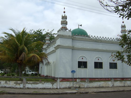 die neu errichtete Moschee