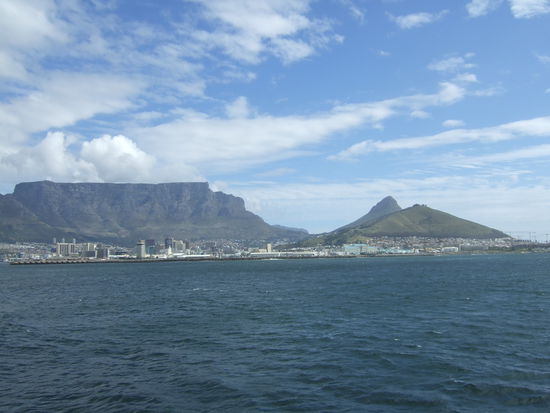 Kapstadt
(Blick von der Faehre nach Robben Island aus gesehen)