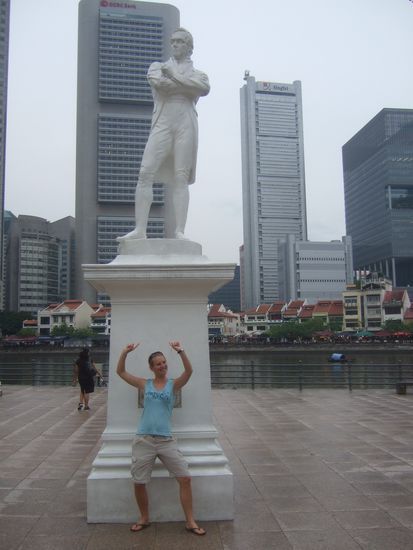 Hier gruesste ich Herrn Raffles
(Raffles Statue)