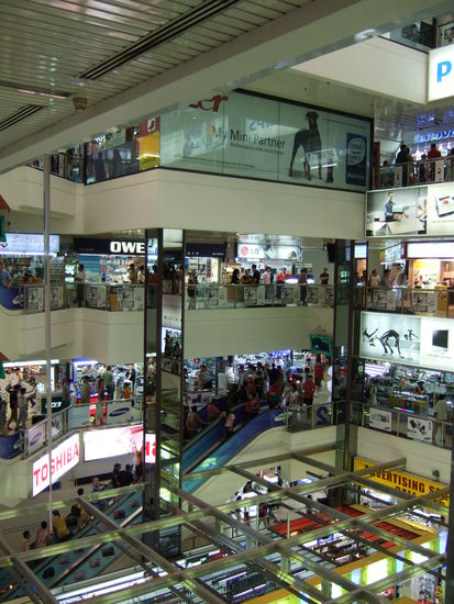 hier erstand ich meine neue Camera: Sim Lim Square