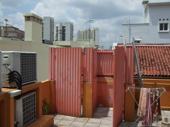 die Duschen auf der Dachterrasse des InCrowd Backpackers