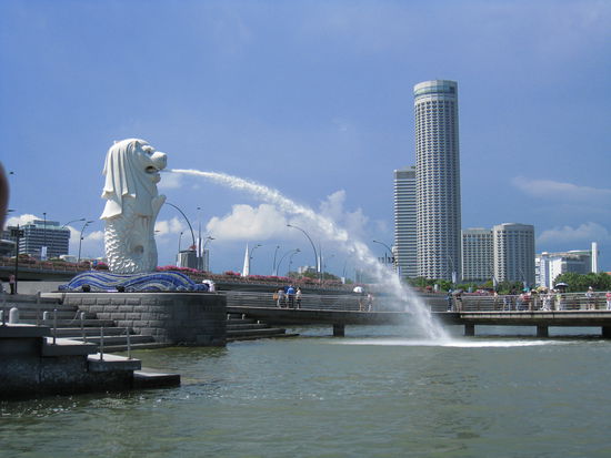 und hier wieder der Merlion (auch dieses Mal im Hellen)