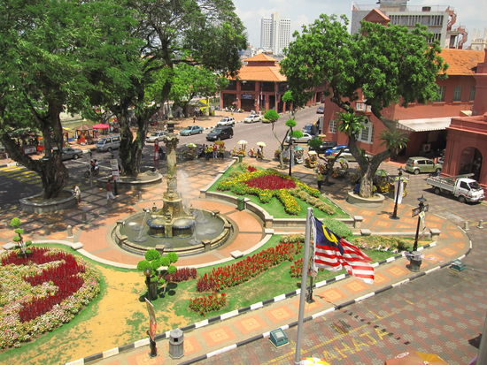 der Rote Platz...in der Mitte sieht man den Queen Victoria's Fountain.