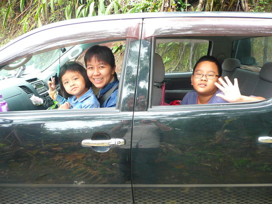 ... und sie nahmen uns mit ihrem Auto ein Stueckchen mit.