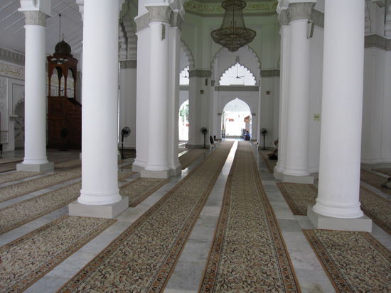 die Masjid Kapitan Keling von innen...schlicht, ohne Abbild von Alah (wie in allen Moscheen)!