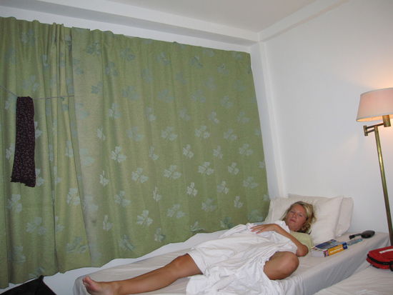 Annette krank auf Ko Phi Phi Don