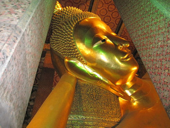 der riesige liegende Buddha im Wat Pho