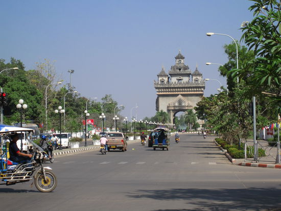 Patuxai oder auch "Arc de Triomphe"