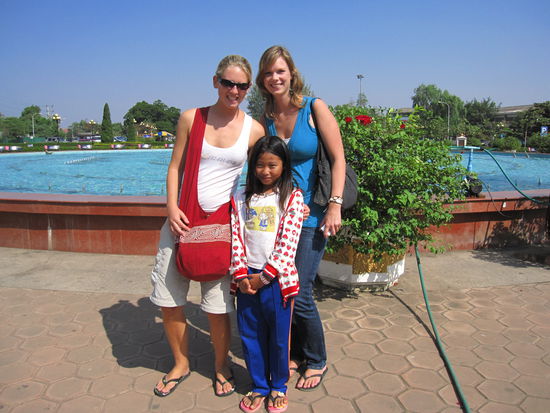 Der Vater dieses kleinen Maedchens wollte unbedingt ein Foto mit uns zusammen machen...suess, oder?