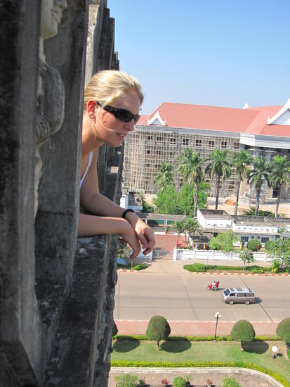 Annette auf dem Patuxai