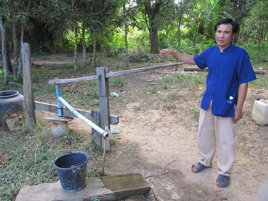 unser Guide erklaert uns die Wasserpumpe