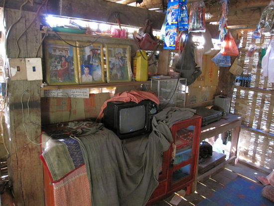 Wohnraum....ein TV gibt es fast immer 
