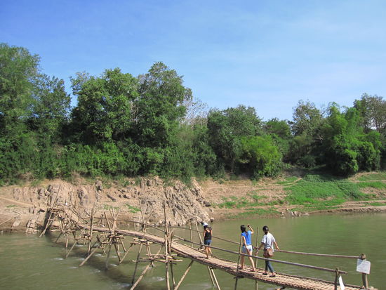 ueber diese Bamboosbruecke...