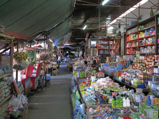 Phousi Market, hier gibt es eben alles.