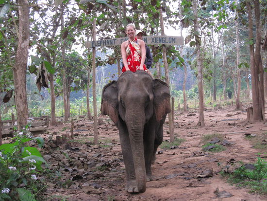 mit Bikini und Sarong, denn in Laos ist es nicht akzeptiert im Bikini baden zu gehen