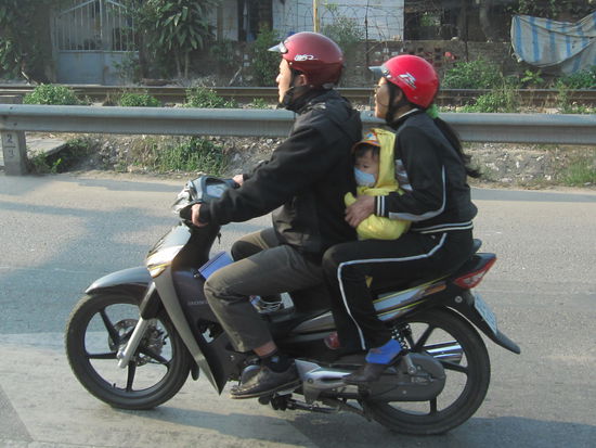 und noch ein paar Bilder von Vietnam...
Familienleben auf dem Motorbike