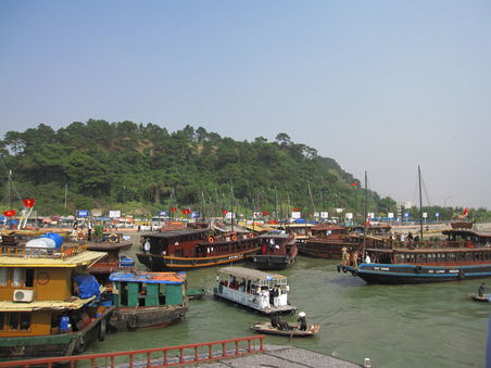 im Halong Bay Hafen
