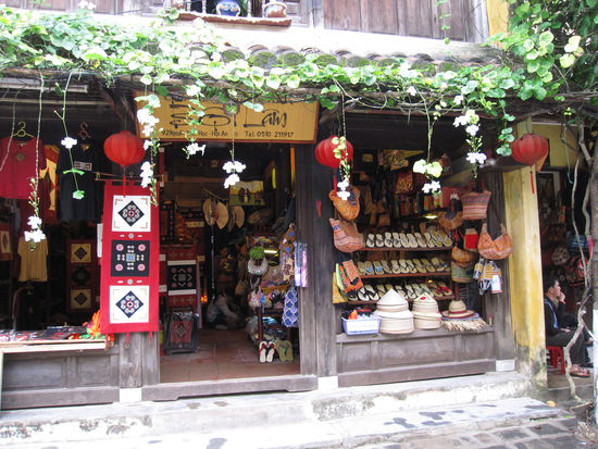 typischer kleiner Laden in Hoi An