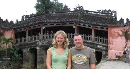 Annette mit Tim vor der Japanischen Bruecke