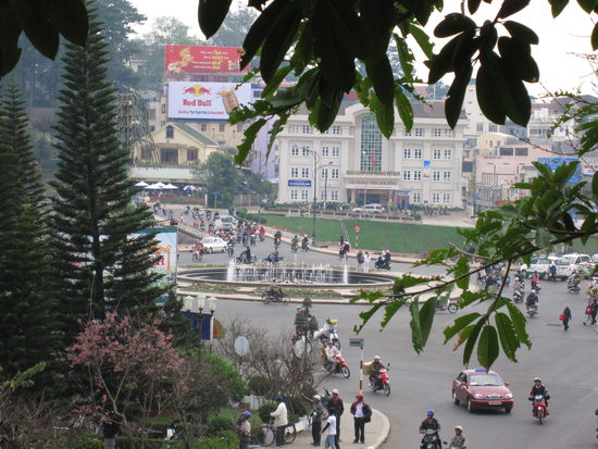 Strassenrondell in Dalat