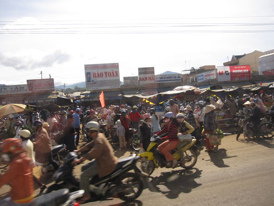 mit dem Bus durch Vietnam...Motorbikes, Motorbikes, Motorbikes