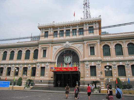 das Hauptpostamt von aussen