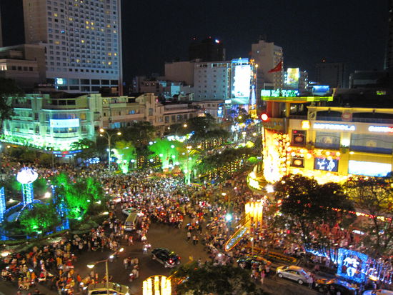 Ausblick auf Saigon by night 