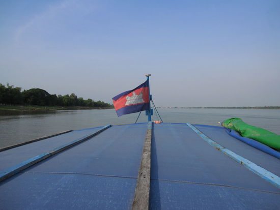 die Flagge Kambodschas auf unserem Boot