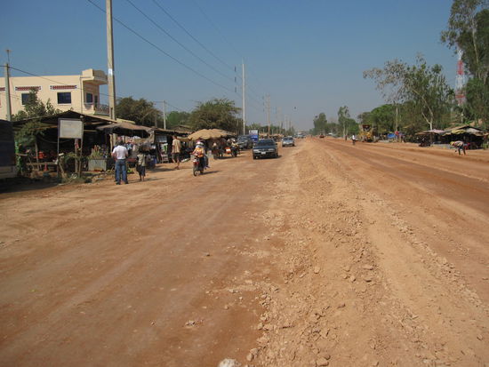 Vernuenftige Strassenverhaeltnisse in Asien? Nein, danke, nicht vorhanden...das war eine ziemlich staubige Angelegenheit!